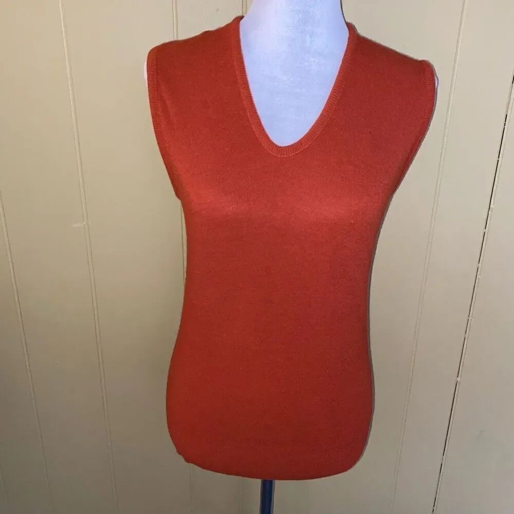Vintage women S sleeveless v-neck sweater vest burnt orange